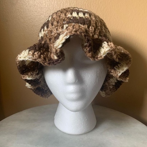 HANDMADE CROCHET BUCKET HAT - Picture 2 of 3